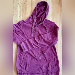 Long-sleeved Shirt w/ hood